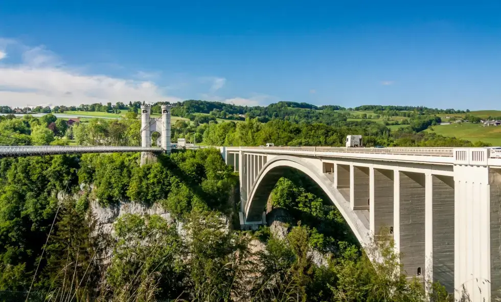 Le réseau autoroutier suisse et la procédure d'achat de la vignette 2025